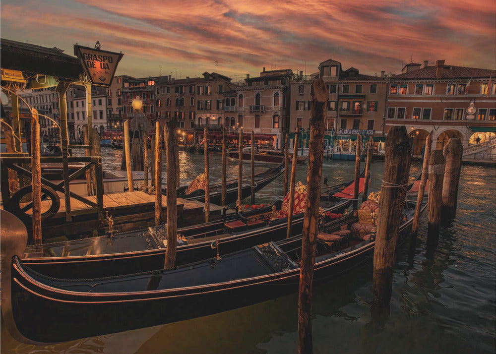 A Cozy Night in Venice - Poster / Art Print