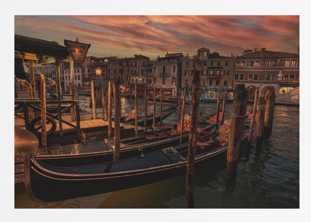 A Cozy Night in Venice - Poster / Art Print