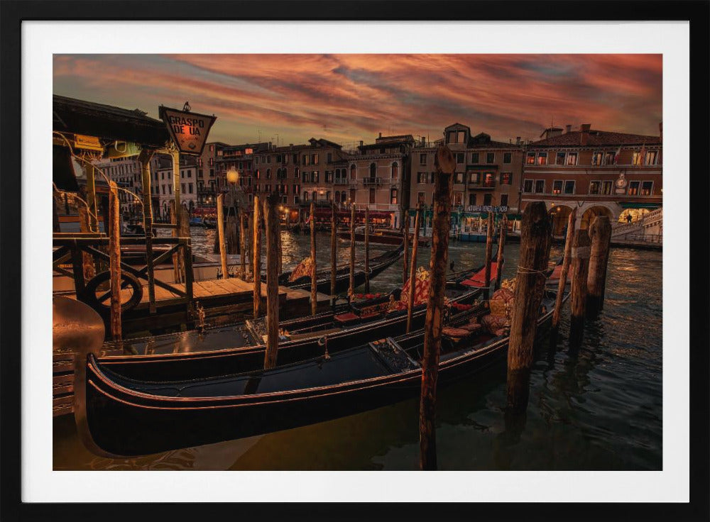 A Cozy Night in Venice - Poster / Art Print