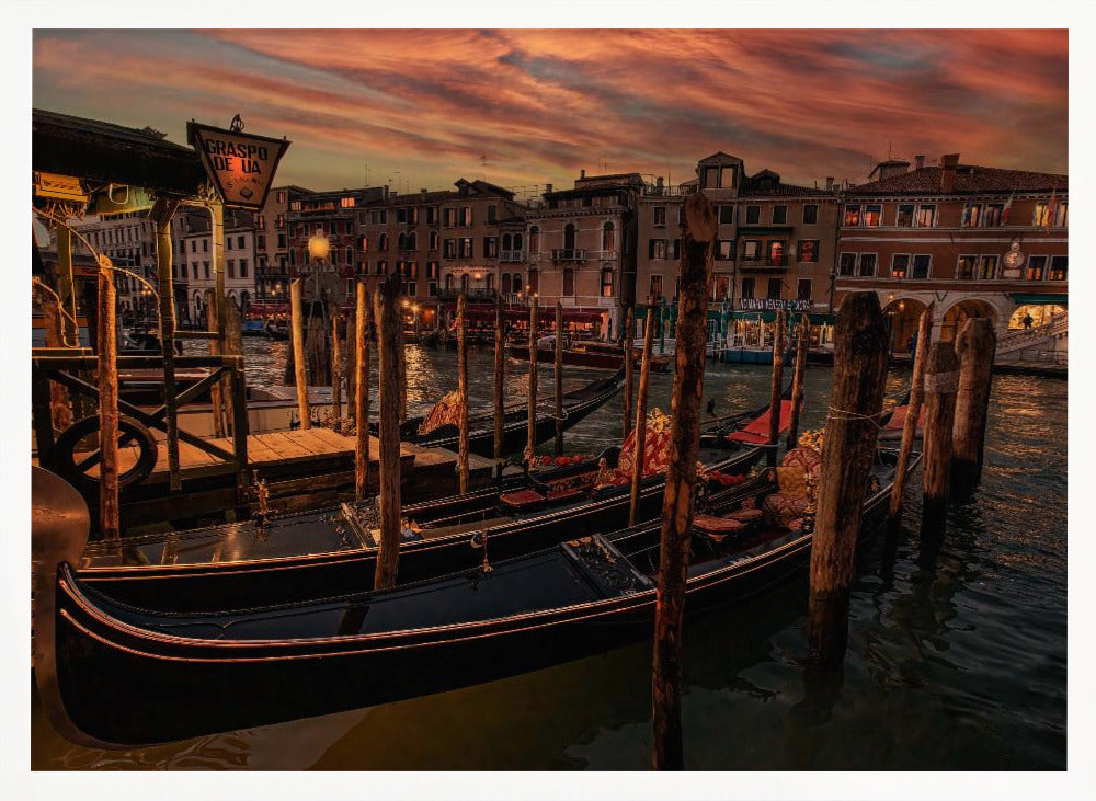 A Cozy Night in Venice - Poster / Art Print