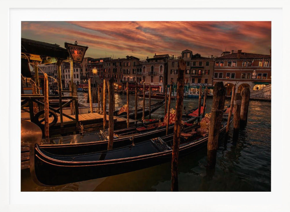 A Cozy Night in Venice - Poster / Art Print