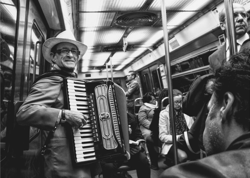 Music on the subway - Poster / Art Print